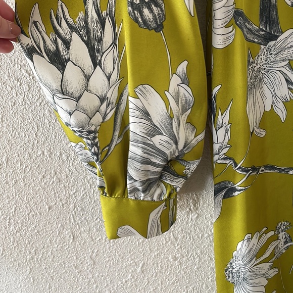 Chartreuse print midi dress with button detailing. Cinch waist, deep V & slit - Picture 5 of 10